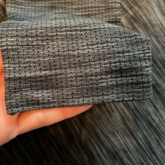 BNWOT under Armour fitted heat gear - Picture 5 of 11